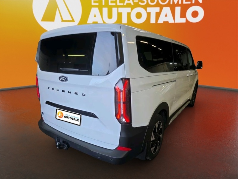 Ford Tourneo Custom vaihtoauto