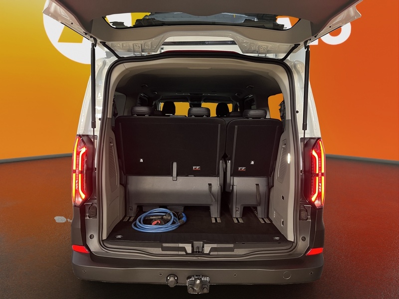 Ford Tourneo Custom vaihtoauto