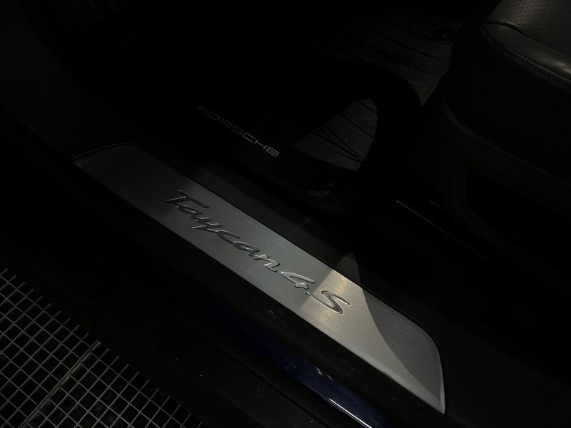 Porsche Taycan vaihtoauto