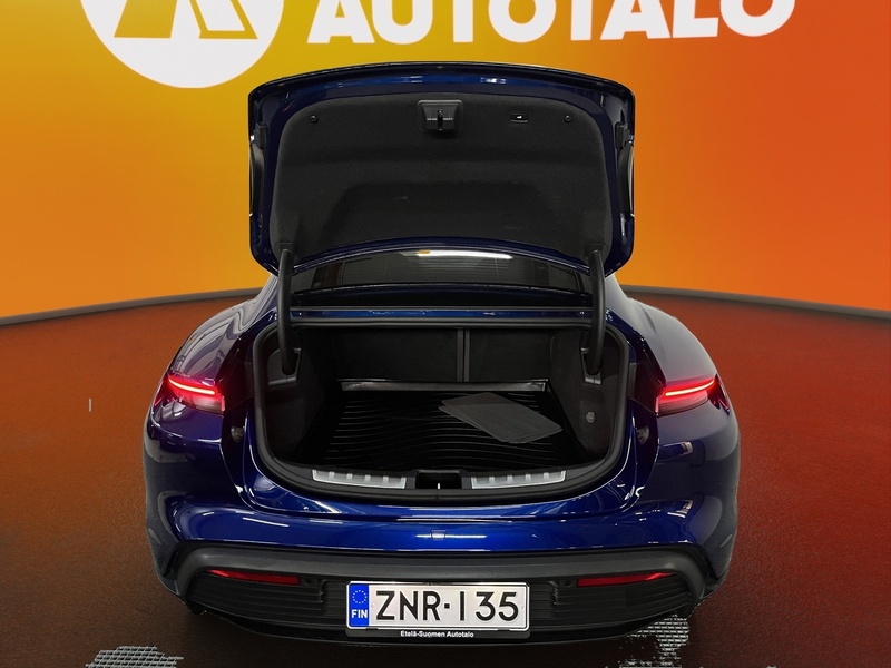 Porsche Taycan vaihtoauto