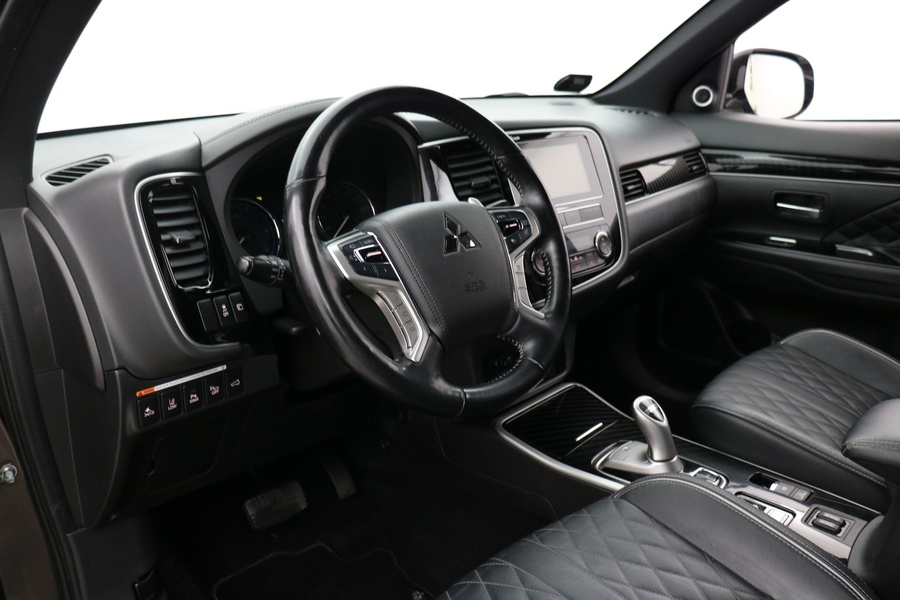 Mitsubishi Outlander PHEV vaihtoauto