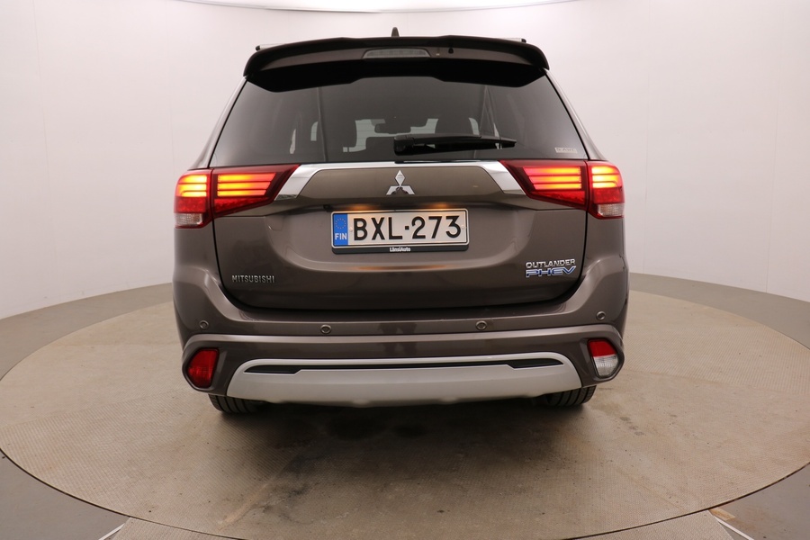 Mitsubishi Outlander PHEV vaihtoauto