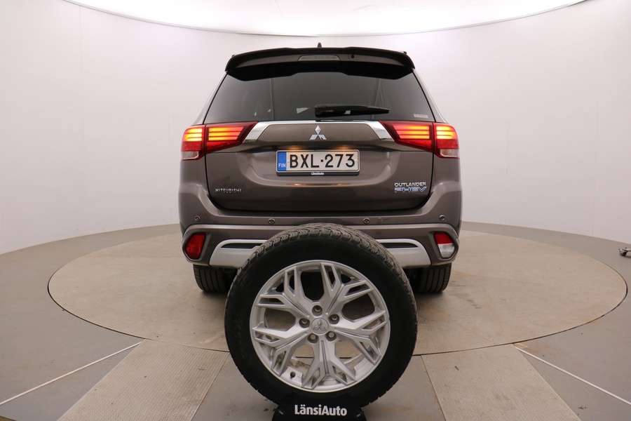 Mitsubishi Outlander PHEV vaihtoauto
