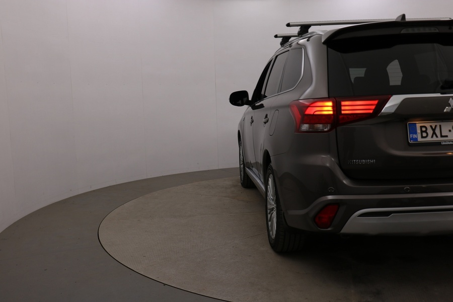Mitsubishi Outlander PHEV vaihtoauto