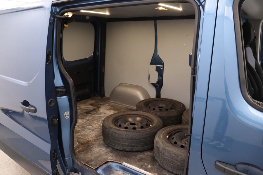 Opel Vivaro vaihtoauto