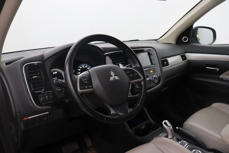 Mitsubishi Outlander PHEV vaihtoauto