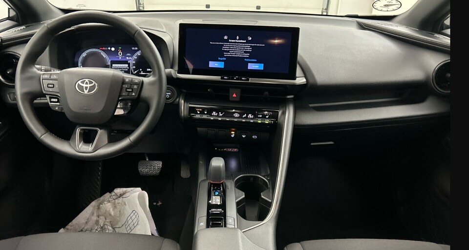 Toyota C-HR vaihtoauto