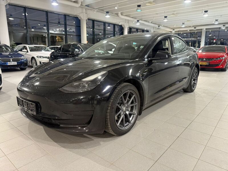 Tesla Model 3 vaihtoauto
