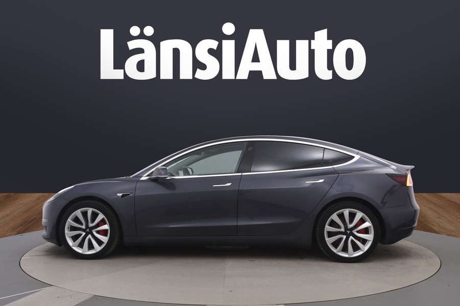 Tesla Model 3 vaihtoauto
