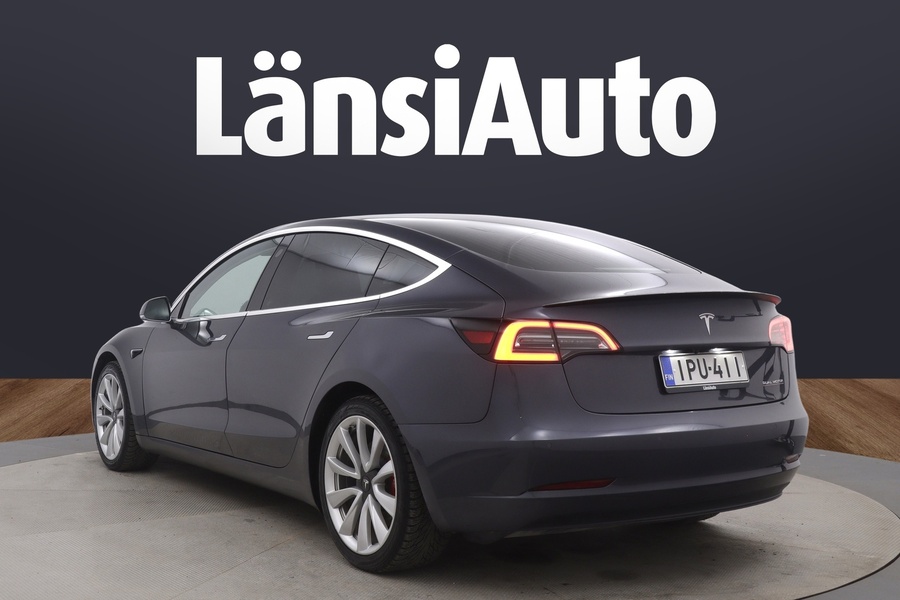 Tesla Model 3 vaihtoauto