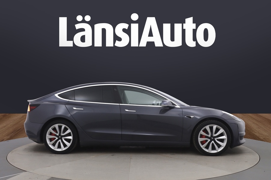 Tesla Model 3 vaihtoauto