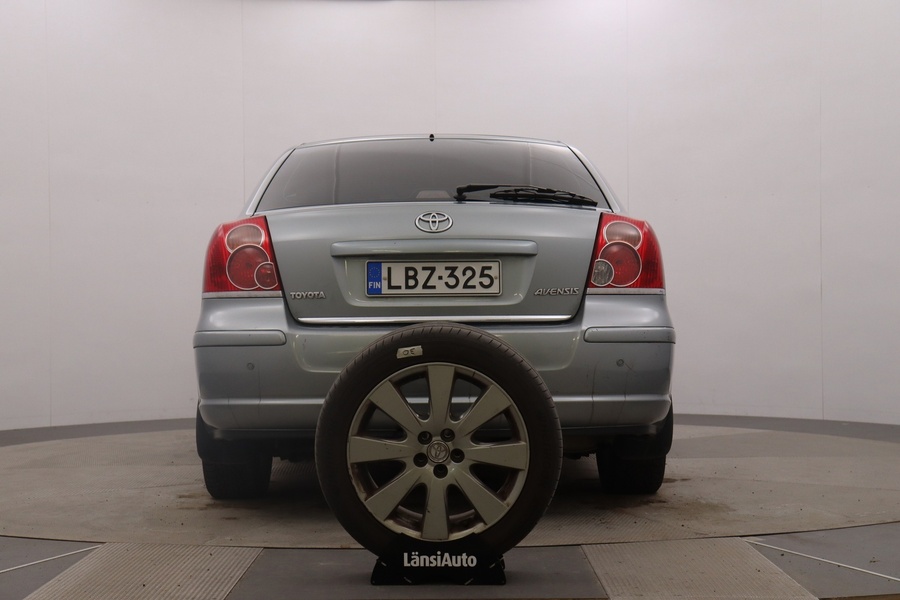 Toyota Avensis vaihtoauto