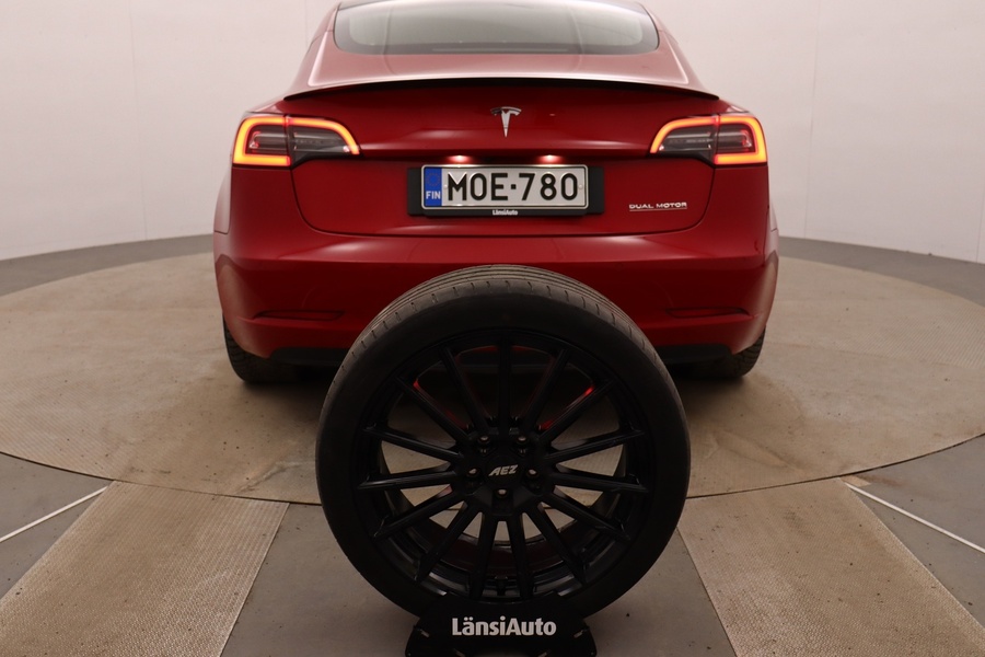 Tesla Model 3 vaihtoauto