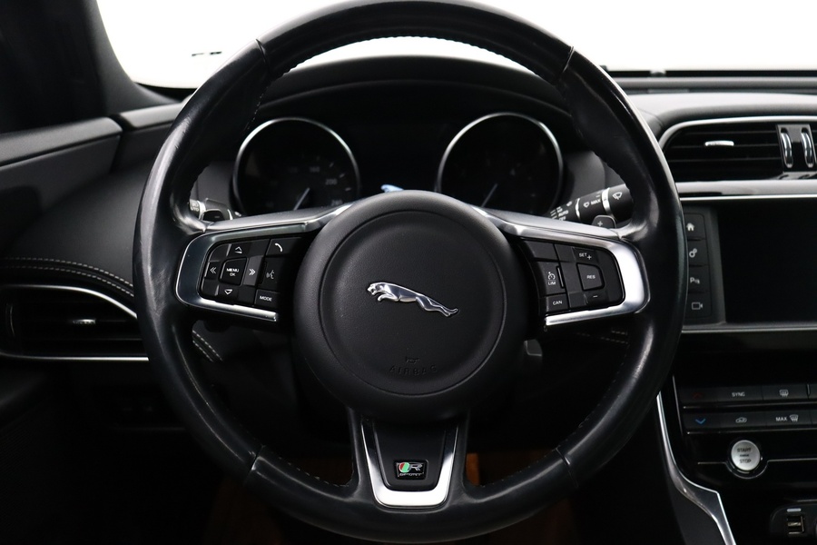 Jaguar XE vaihtoauto