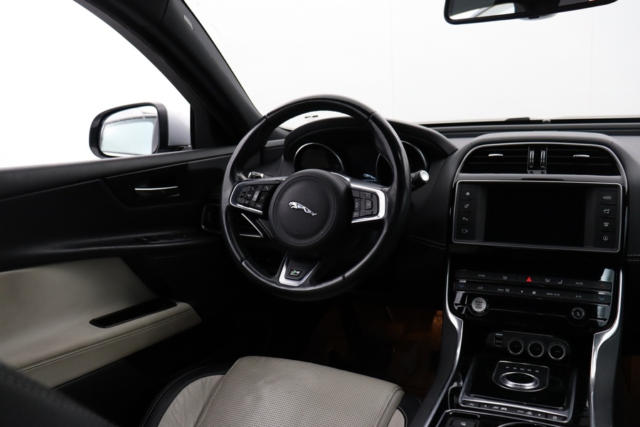 Jaguar XE vaihtoauto