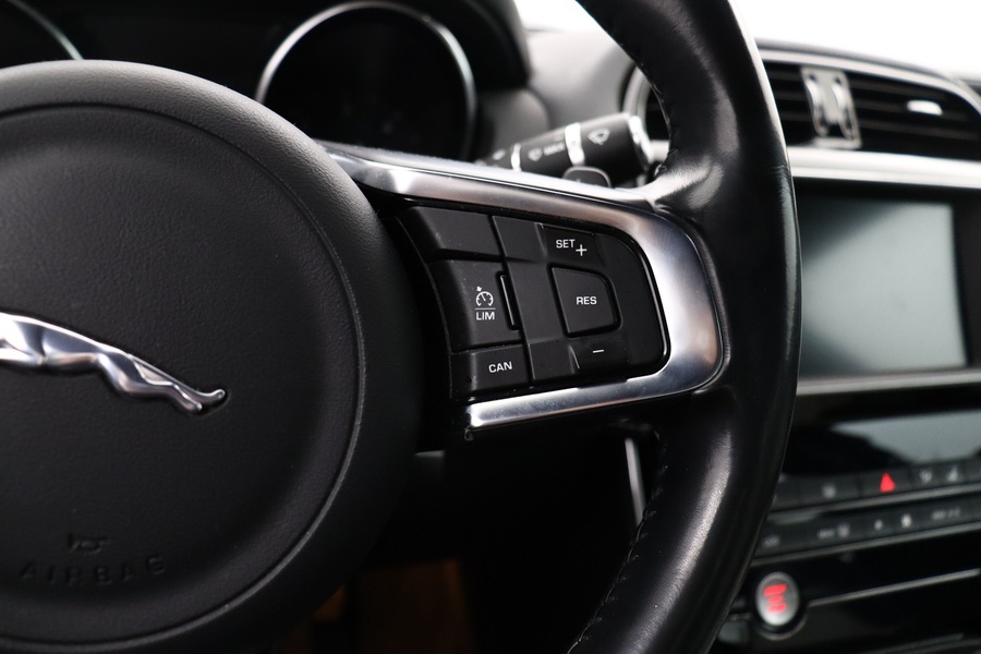 Jaguar XE vaihtoauto