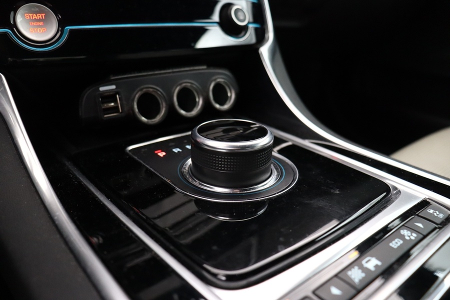 Jaguar XE vaihtoauto