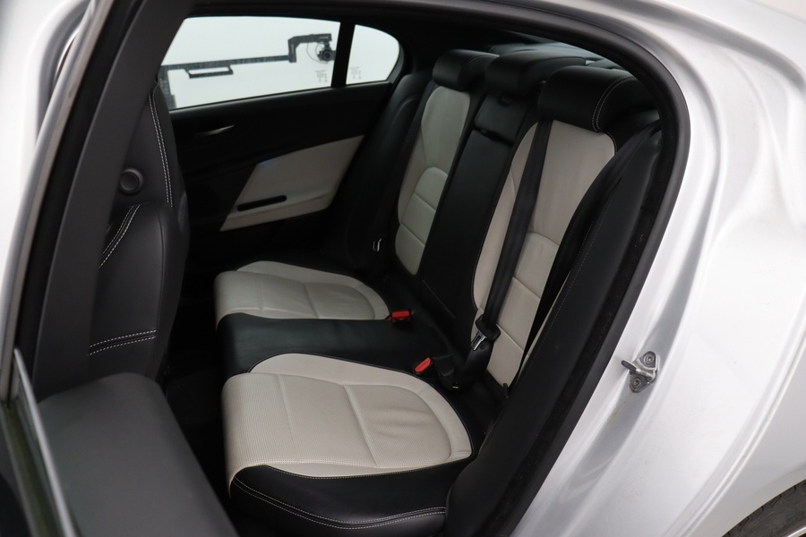 Jaguar XE vaihtoauto