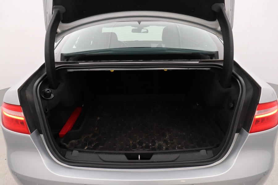 Jaguar XE vaihtoauto