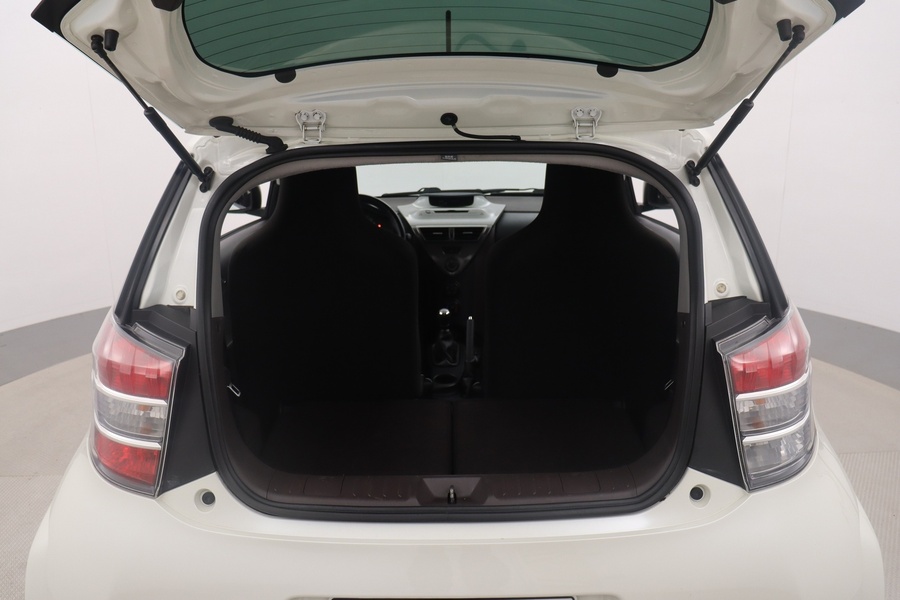 Toyota iQ vaihtoauto