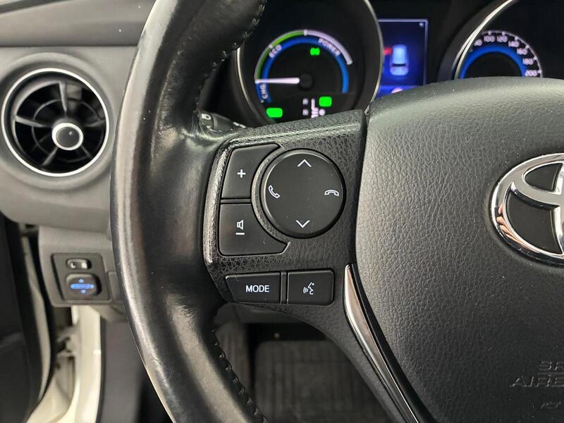 Toyota Auris vaihtoauto