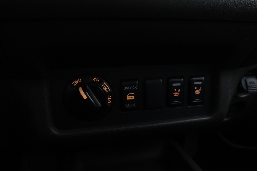 Nissan Navara vaihtoauto