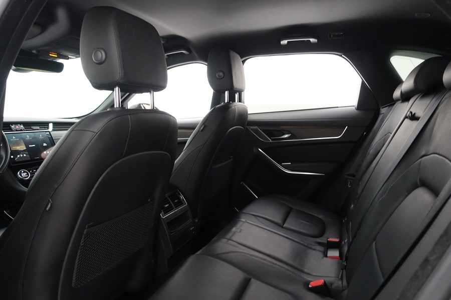 Jaguar F-PACE vaihtoauto