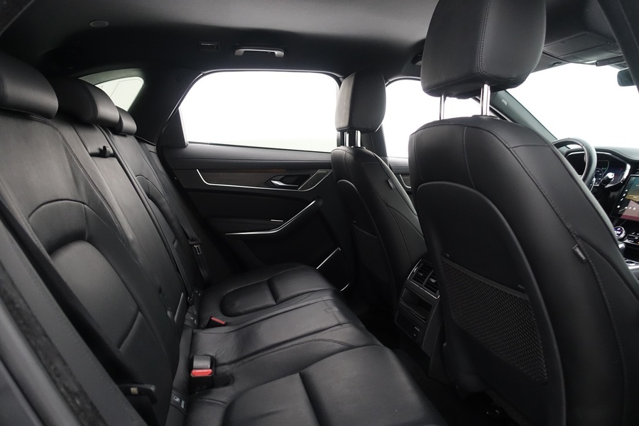 Jaguar F-PACE vaihtoauto