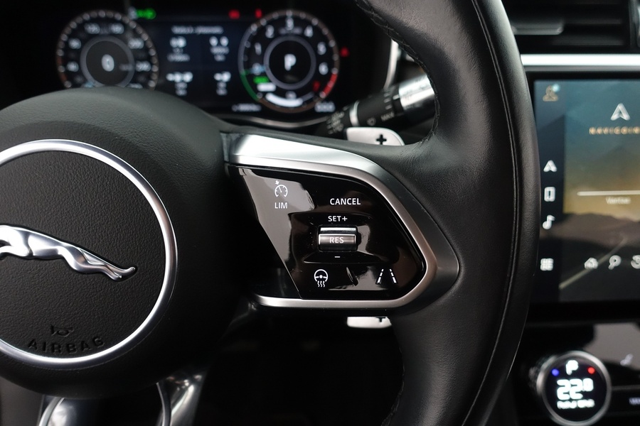 Jaguar F-PACE vaihtoauto