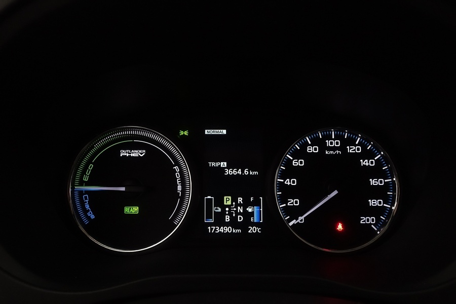 Mitsubishi Outlander PHEV vaihtoauto