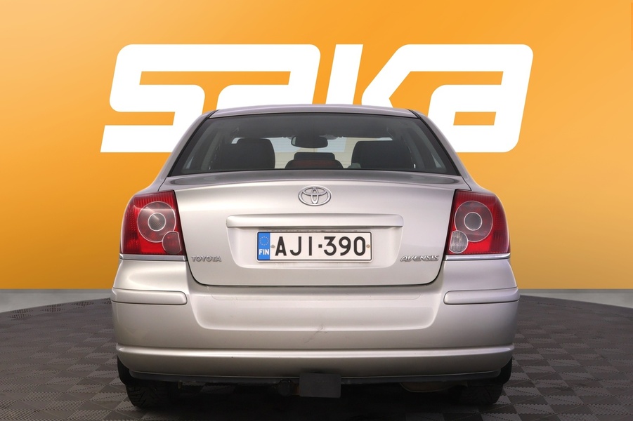 Toyota Avensis vaihtoauto