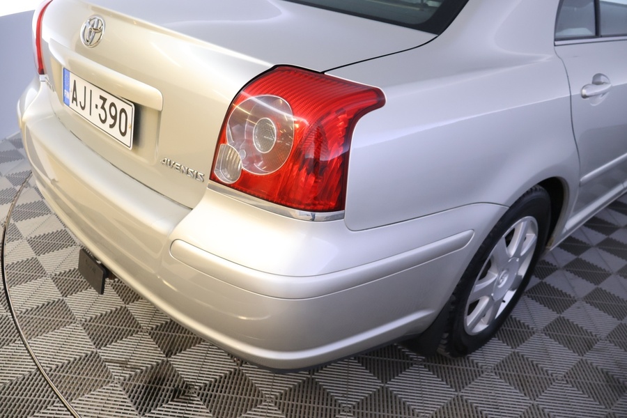 Toyota Avensis vaihtoauto