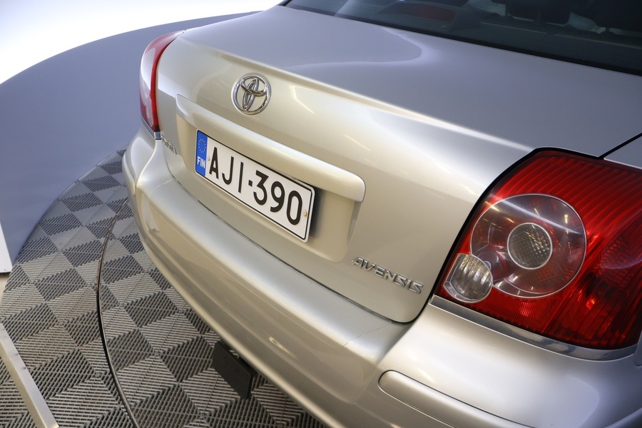 Toyota Avensis vaihtoauto