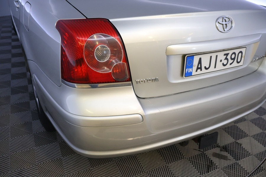 Toyota Avensis vaihtoauto