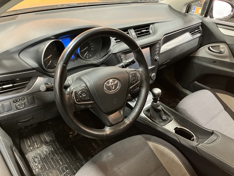 Toyota Avensis vaihtoauto