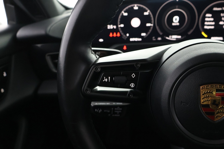 Porsche Taycan vaihtoauto