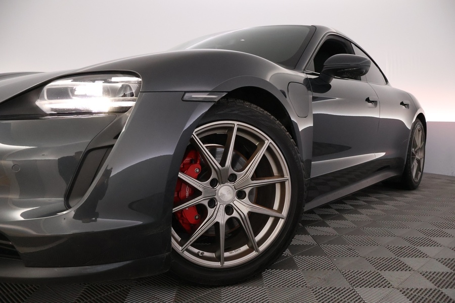 Porsche Taycan vaihtoauto