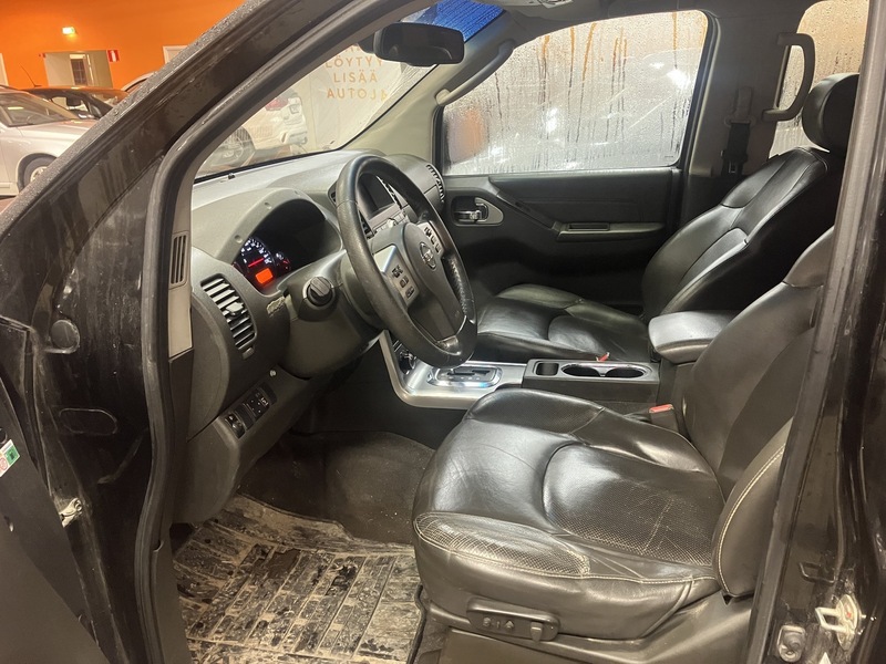 Nissan Navara vaihtoauto