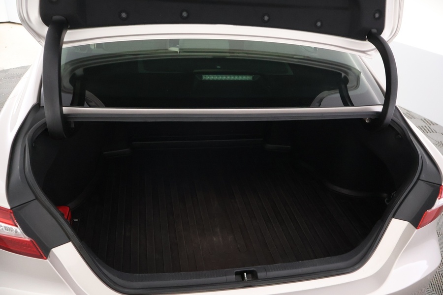 Toyota Camry vaihtoauto