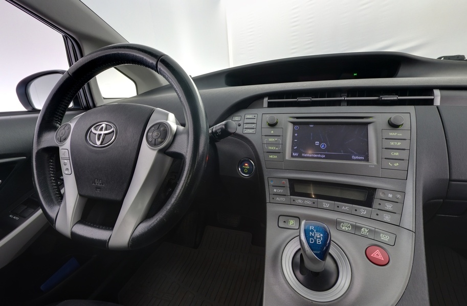 Toyota Prius Plug-in vaihtoauto