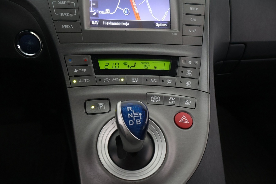 Toyota Prius Plug-in vaihtoauto