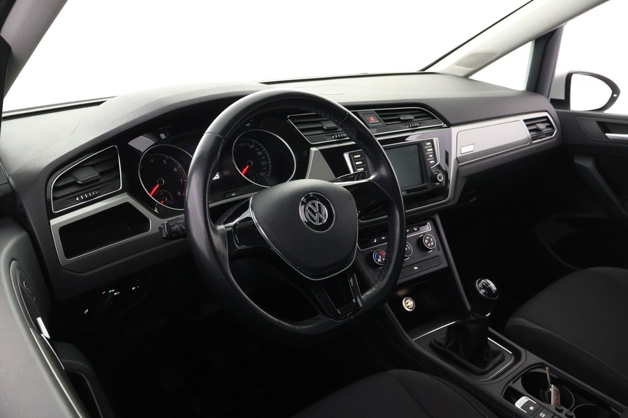 Volkswagen Touran vaihtoauto