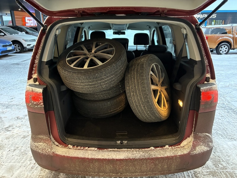 Volkswagen Touran vaihtoauto