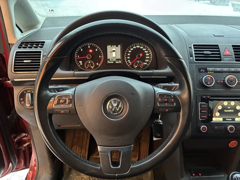 Volkswagen Touran vaihtoauto