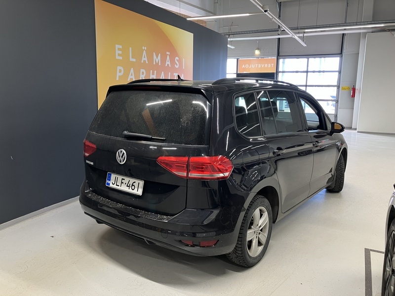 Volkswagen Touran vaihtoauto