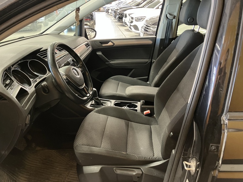 Volkswagen Touran vaihtoauto