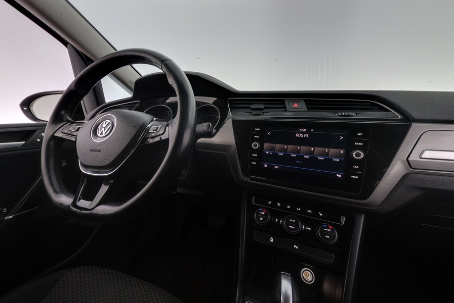 Volkswagen Touran vaihtoauto