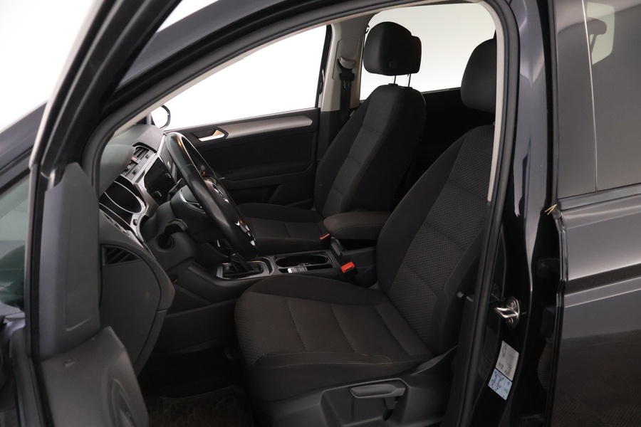 Volkswagen Touran vaihtoauto