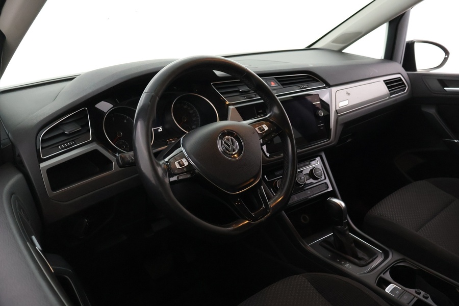 Volkswagen Touran vaihtoauto