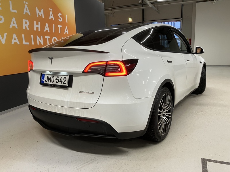 Tesla Model Y vaihtoauto